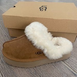 Brand new, with the box Disquette slippers in the color chestnut. Size 6.